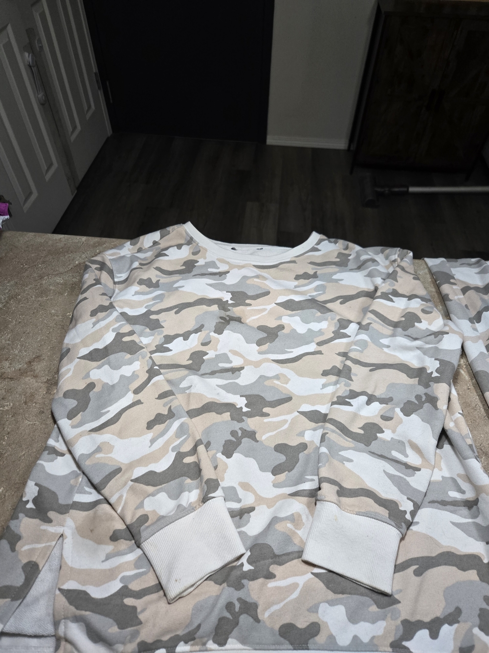 George Neutral Camo Sweatshirt and Crop Sweatpants in White, Beige, Gray